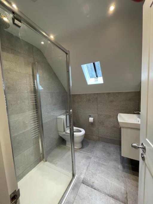 גילדפורד Charming & Cosy Town Centre Home With Parking מראה חיצוני תמונה