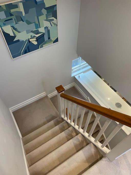 גילדפורד Charming & Cosy Town Centre Home With Parking מראה חיצוני תמונה